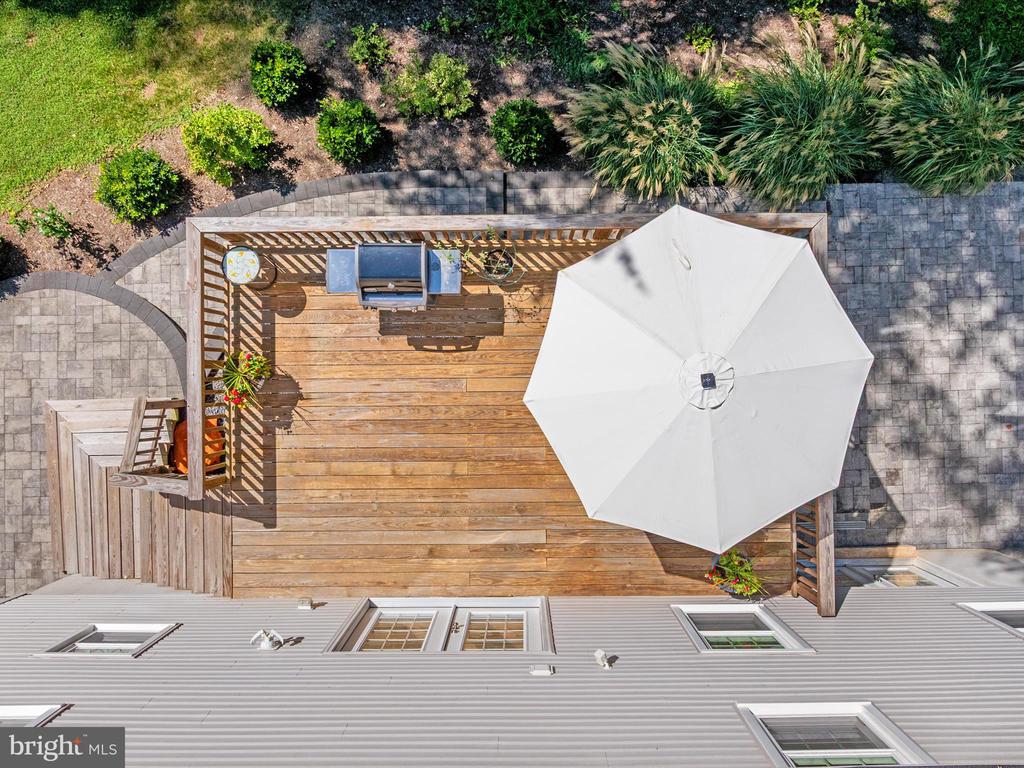 2200 LOMOND COURT