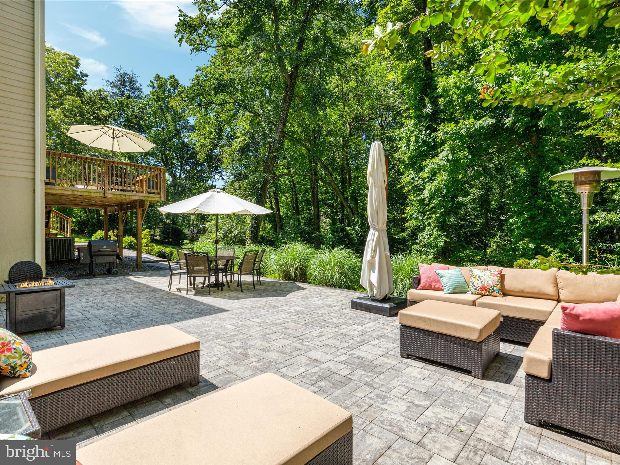 2200 LOMOND COURT