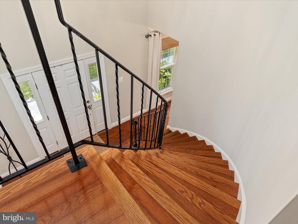 2200 LOMOND COURT