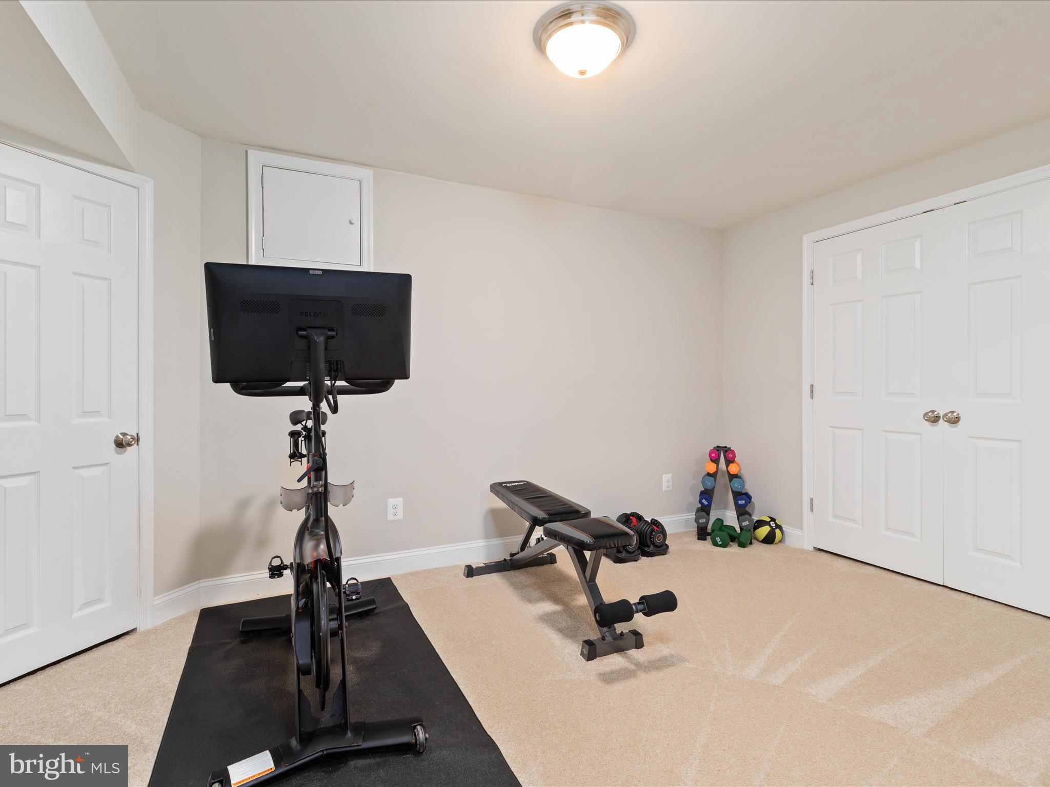 2200 LOMOND COURT