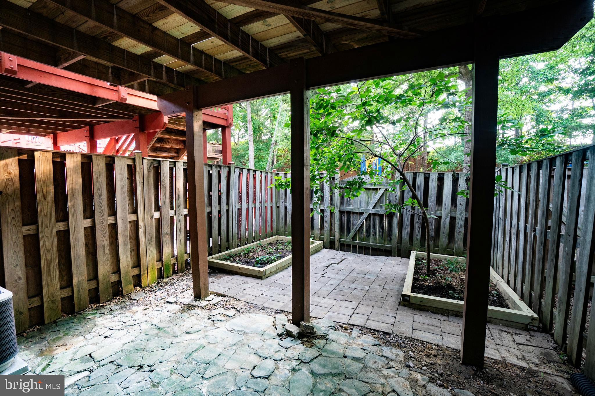 8538 TOWNE MANOR COURT
