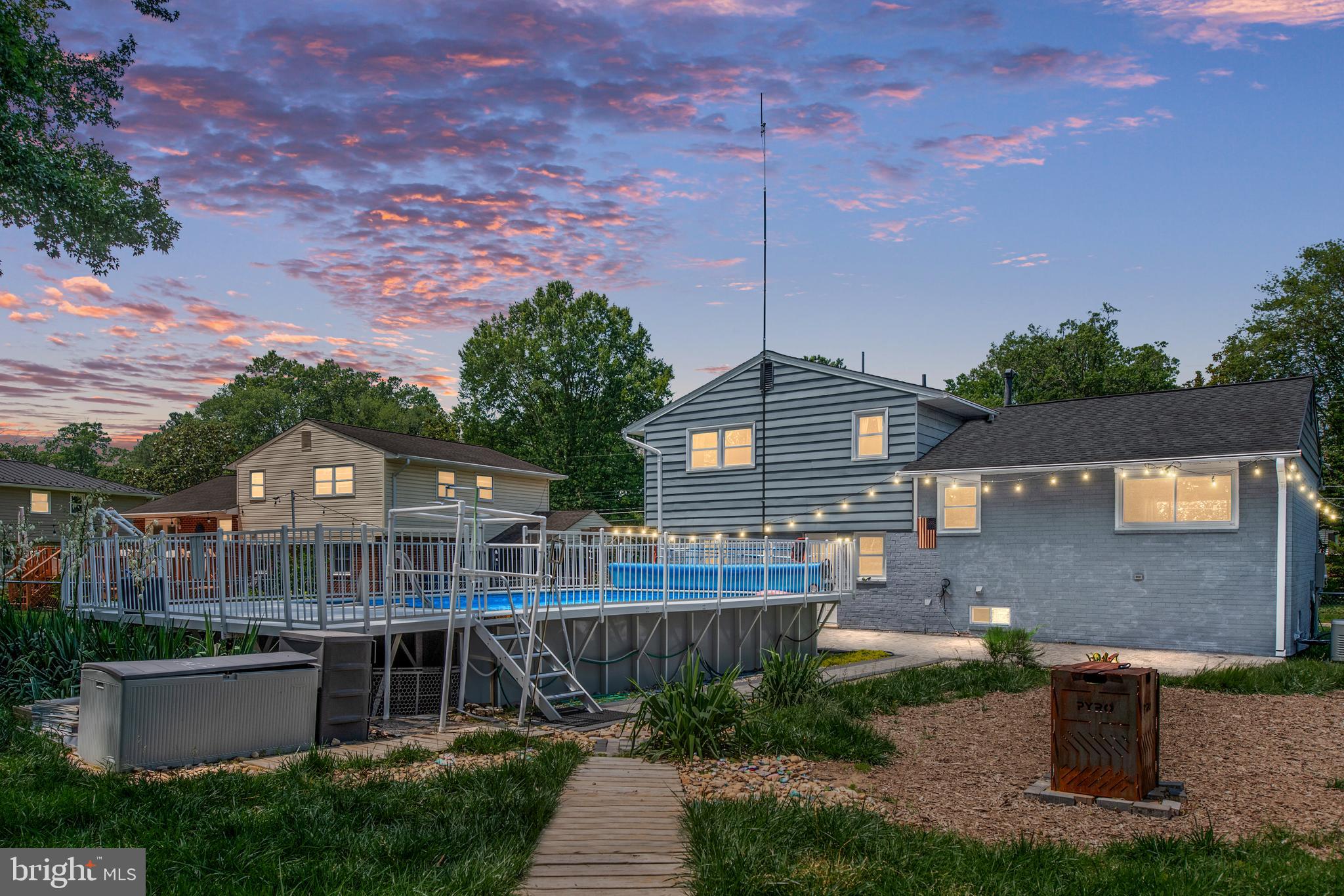 8827 Camfield Dr