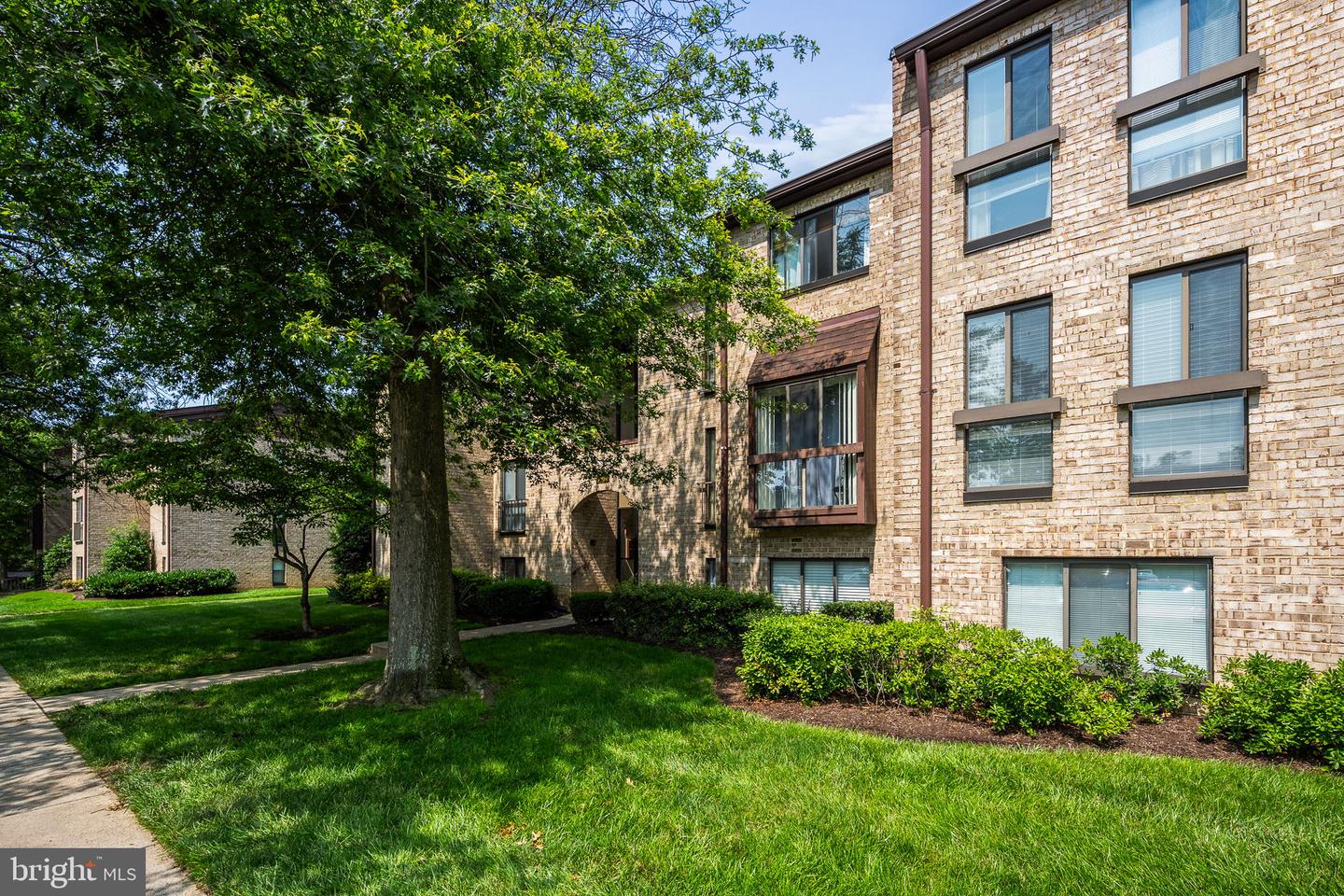 2074 Royal Fern Ct #1c