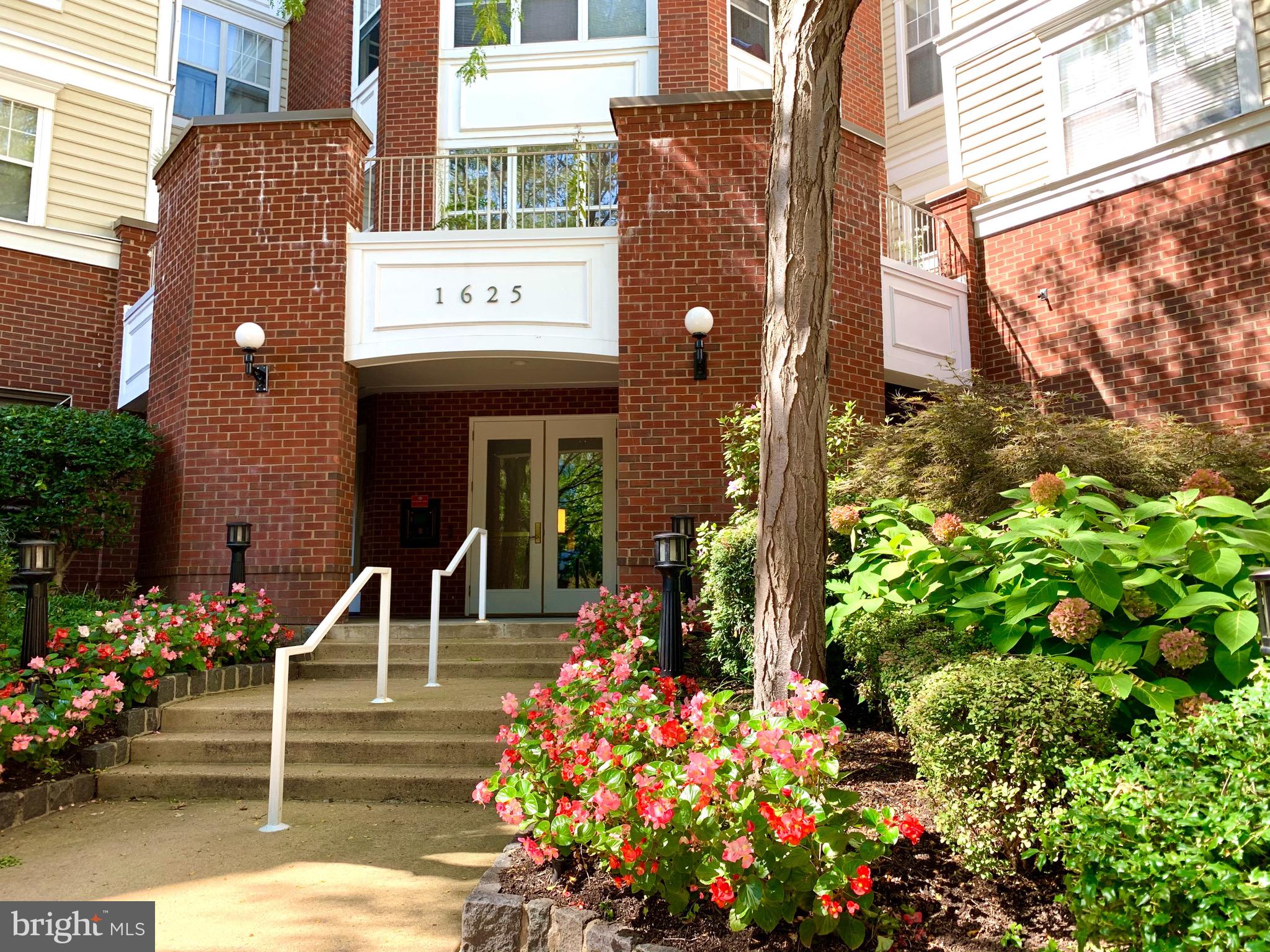1625 INTERNATIONAL DR #109
