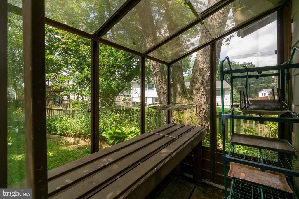 6504 CARRIAGE DRIVE