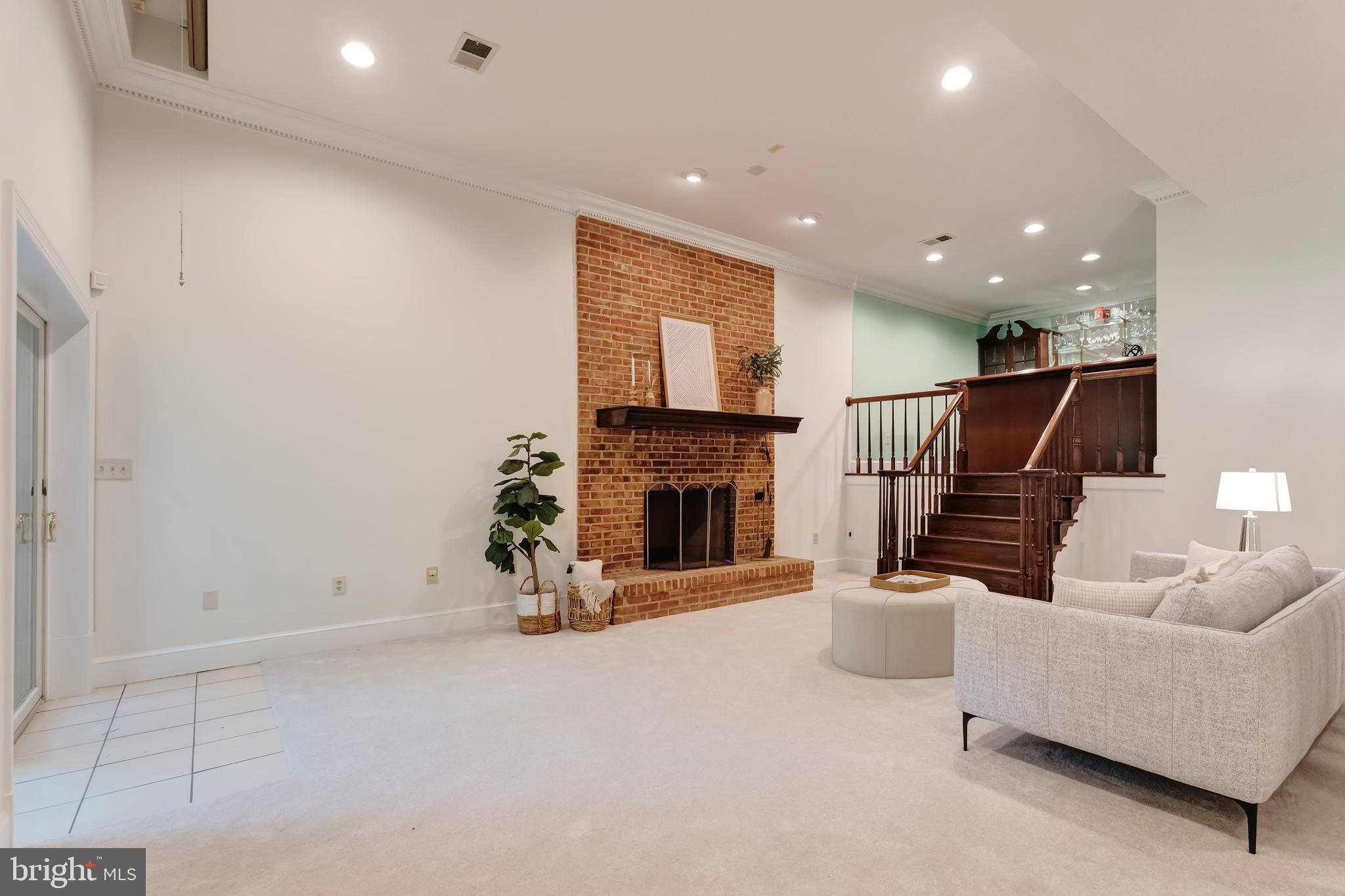 250 Golden Woods Ct