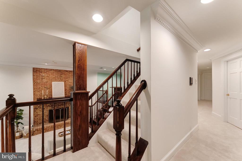 250 Golden Woods Ct