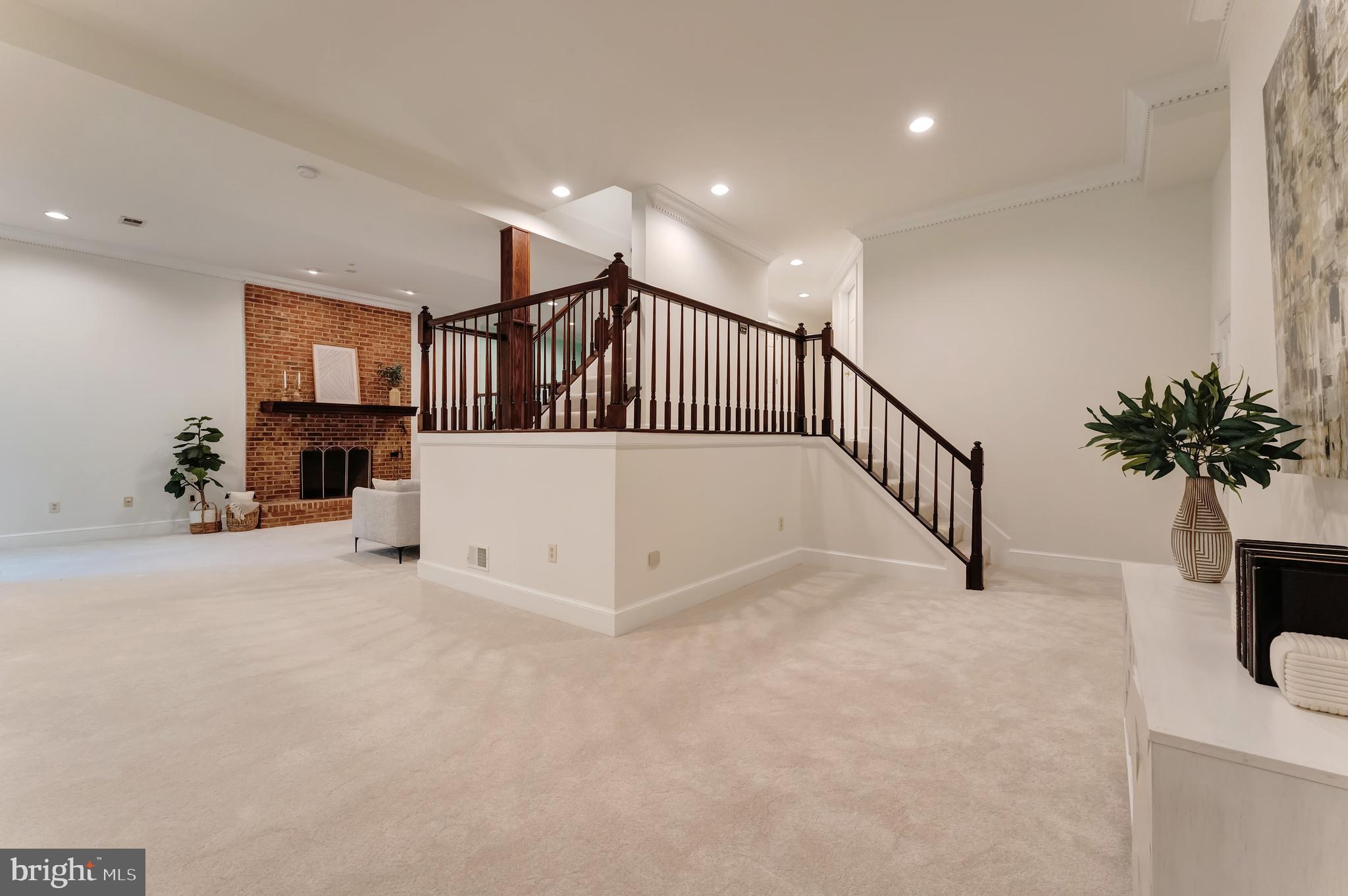 250 Golden Woods Ct