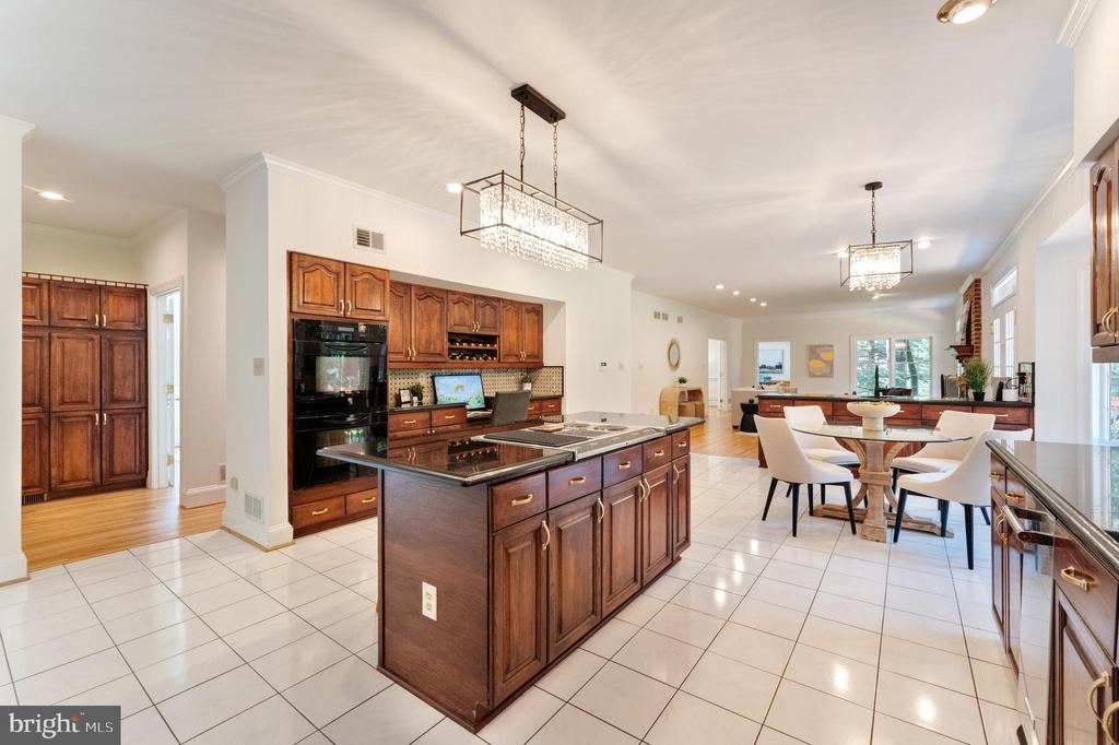 250 Golden Woods Ct