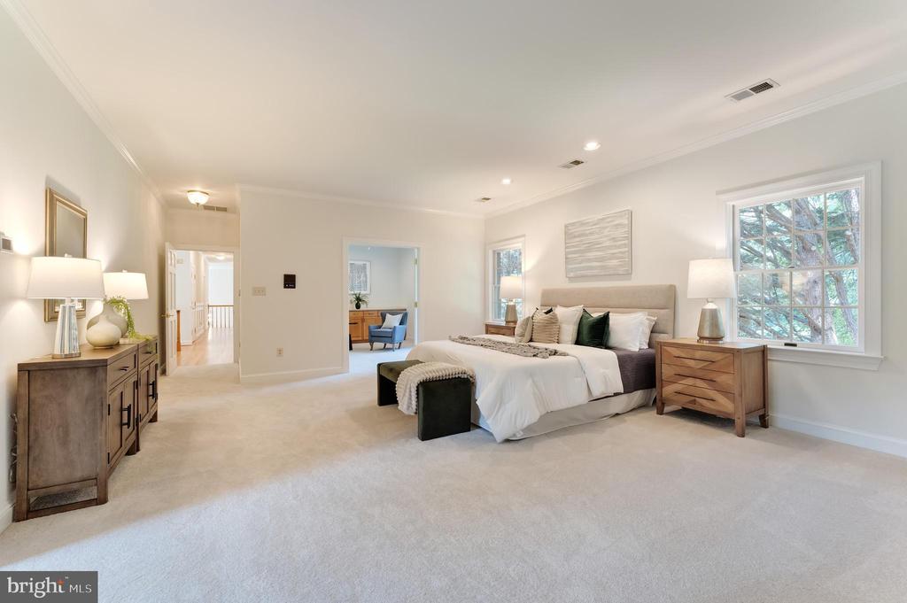 250 Golden Woods Ct