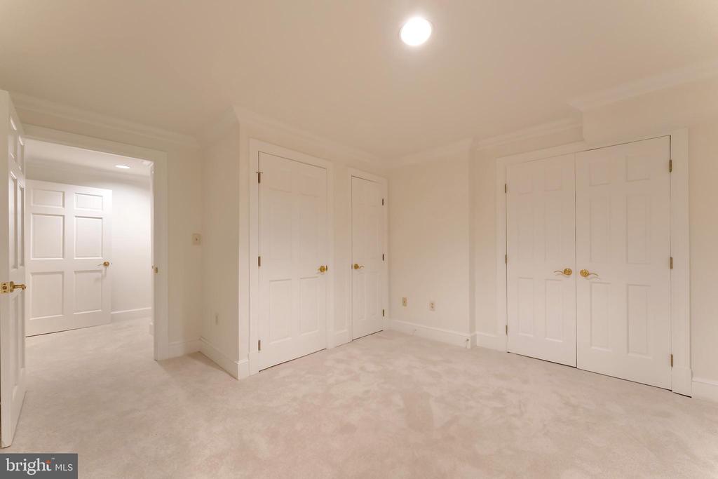 250 Golden Woods Ct
