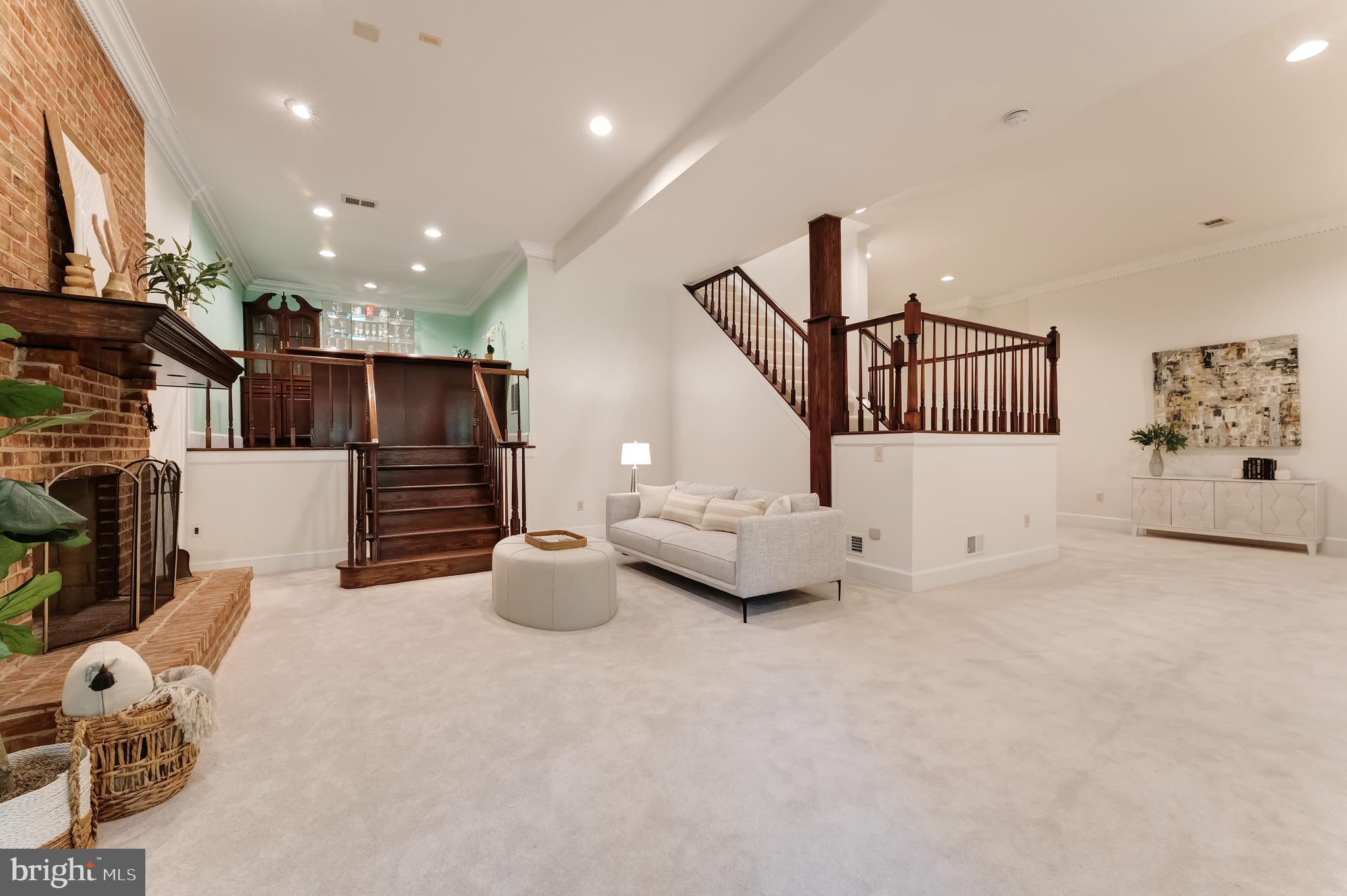 250 Golden Woods Ct