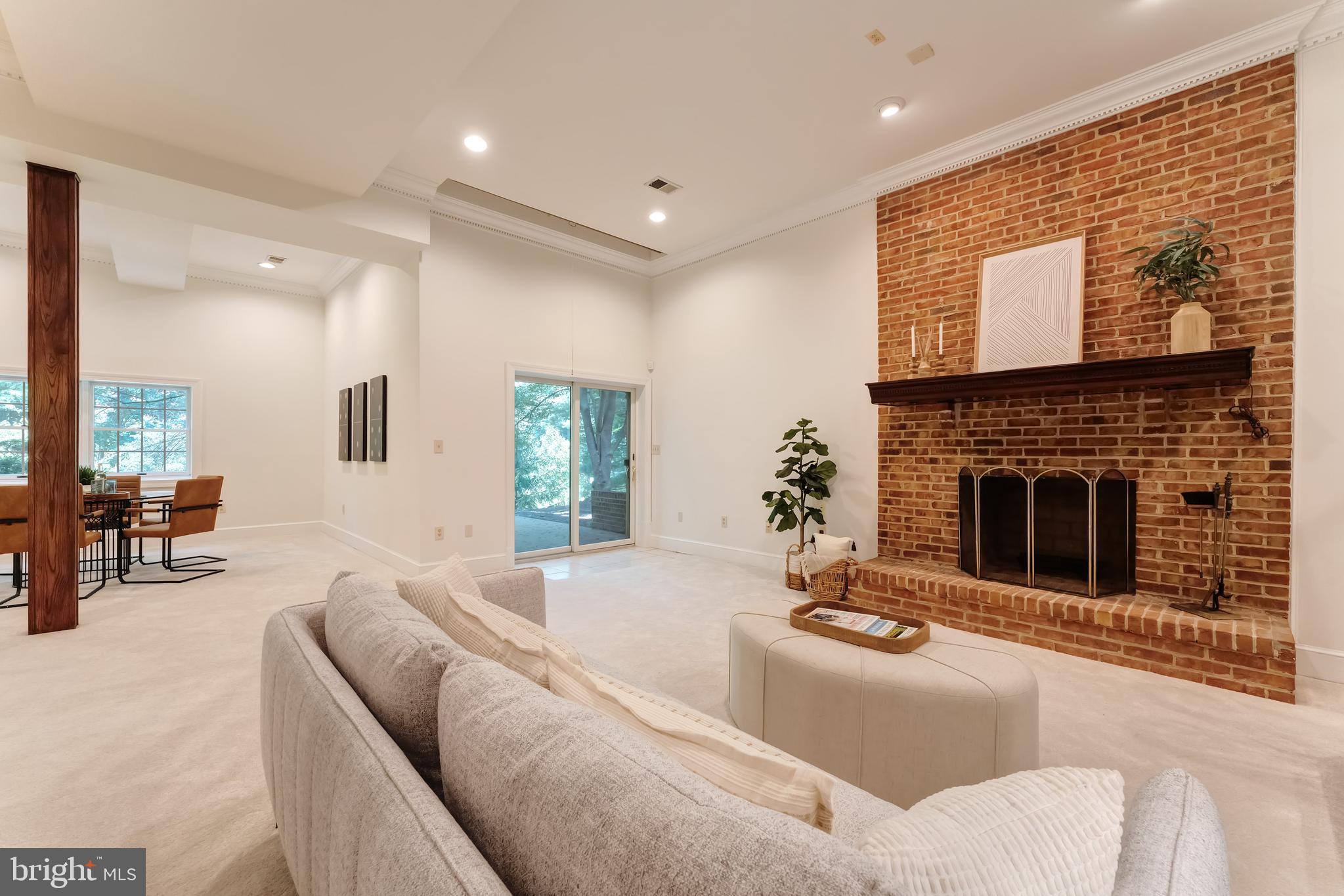 250 Golden Woods Ct