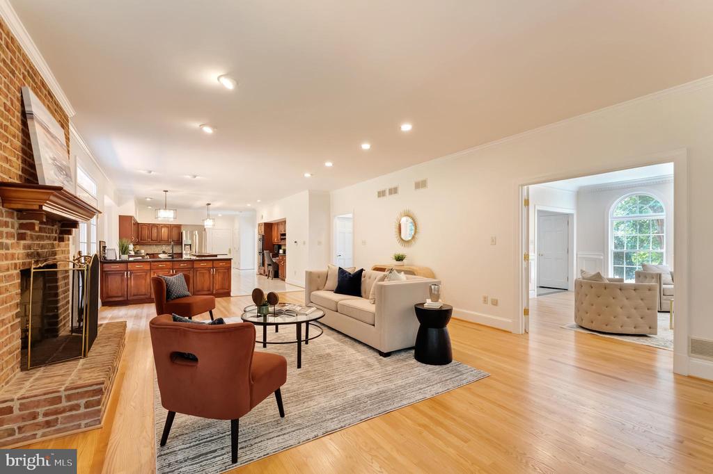 250 Golden Woods Ct