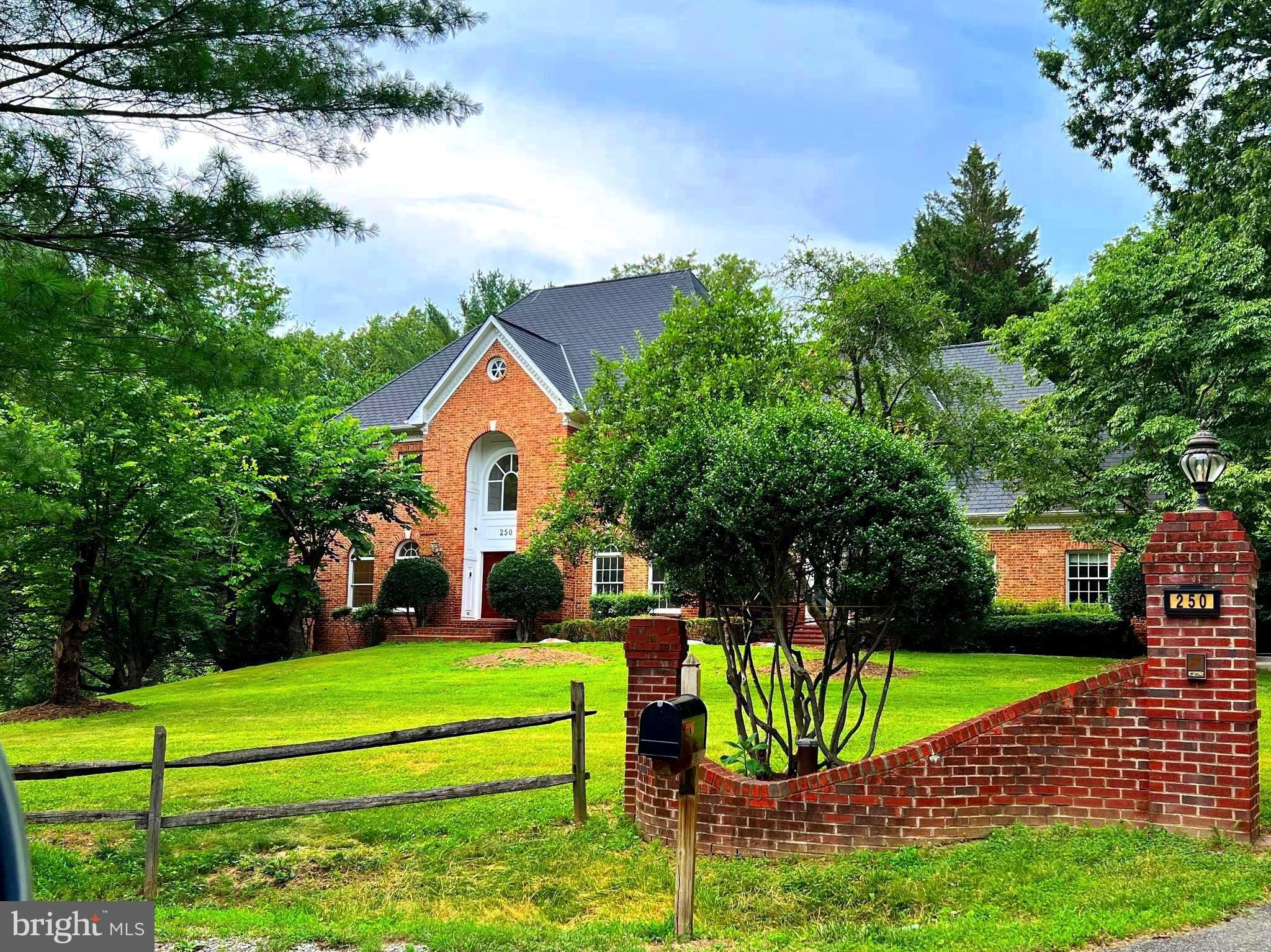 250 Golden Woods Ct