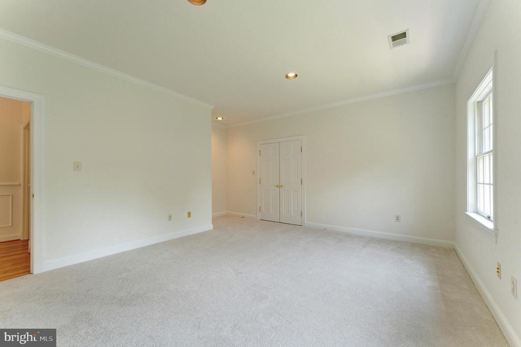 250 Golden Woods Ct