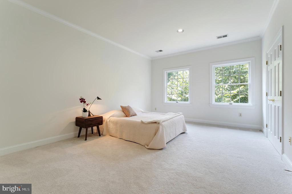 250 Golden Woods Ct