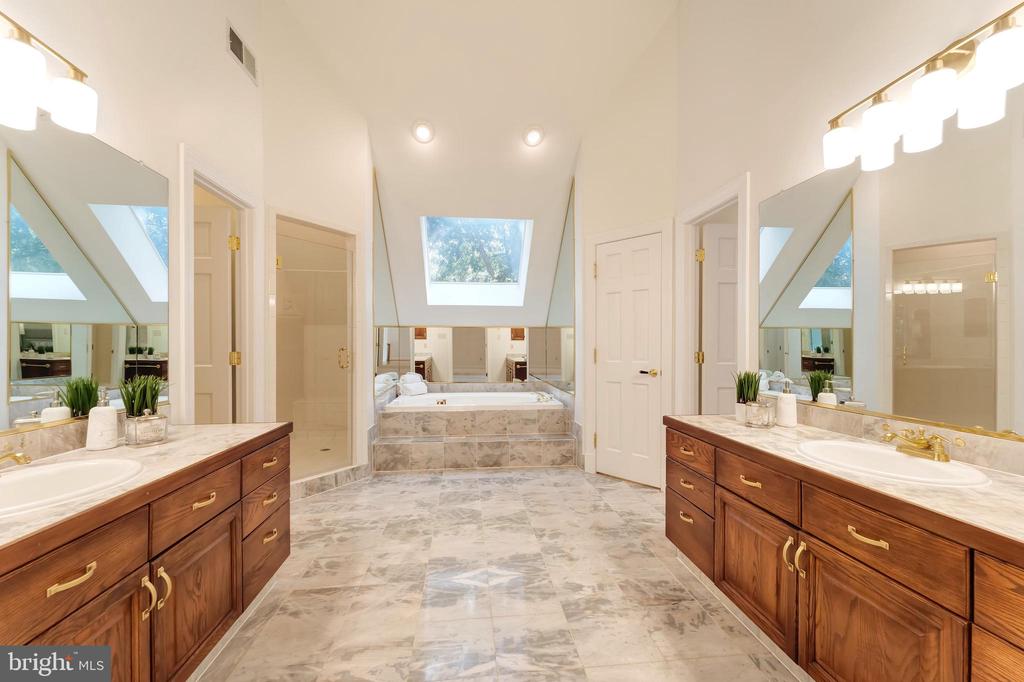 250 Golden Woods Ct