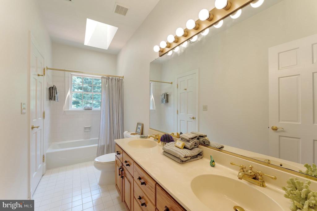 250 Golden Woods Ct
