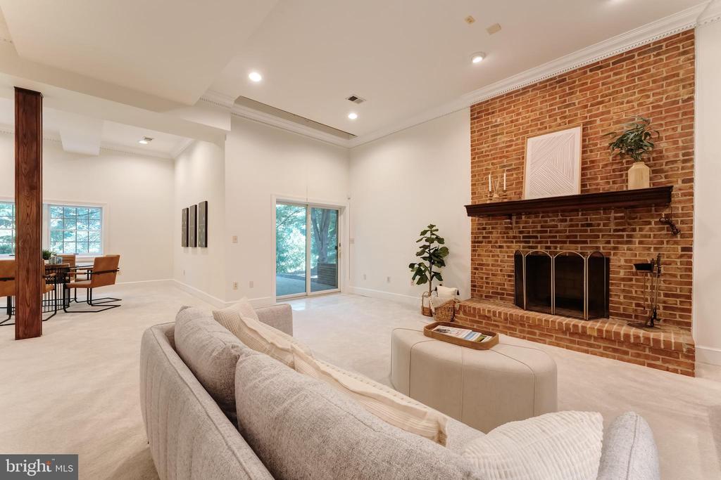 250 Golden Woods Ct