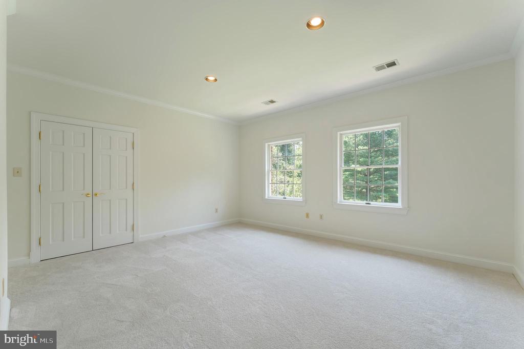 250 Golden Woods Ct
