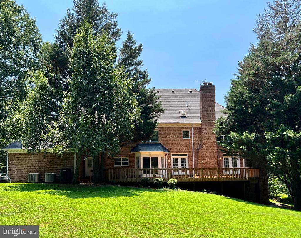 250 Golden Woods Ct