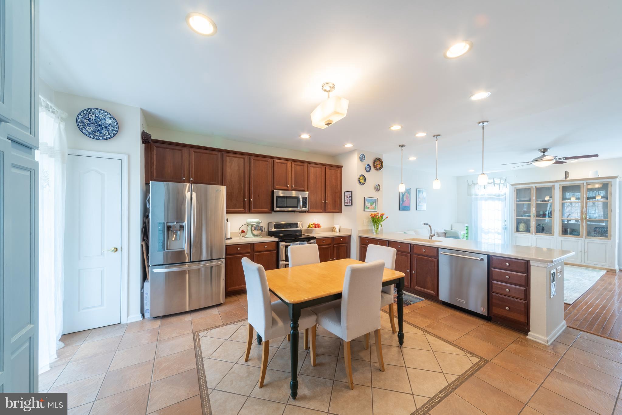 6931 ROLLING CREEK WAY