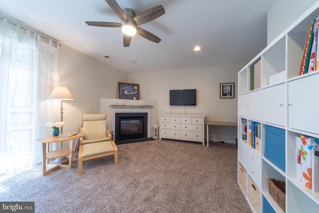 6931 ROLLING CREEK WAY