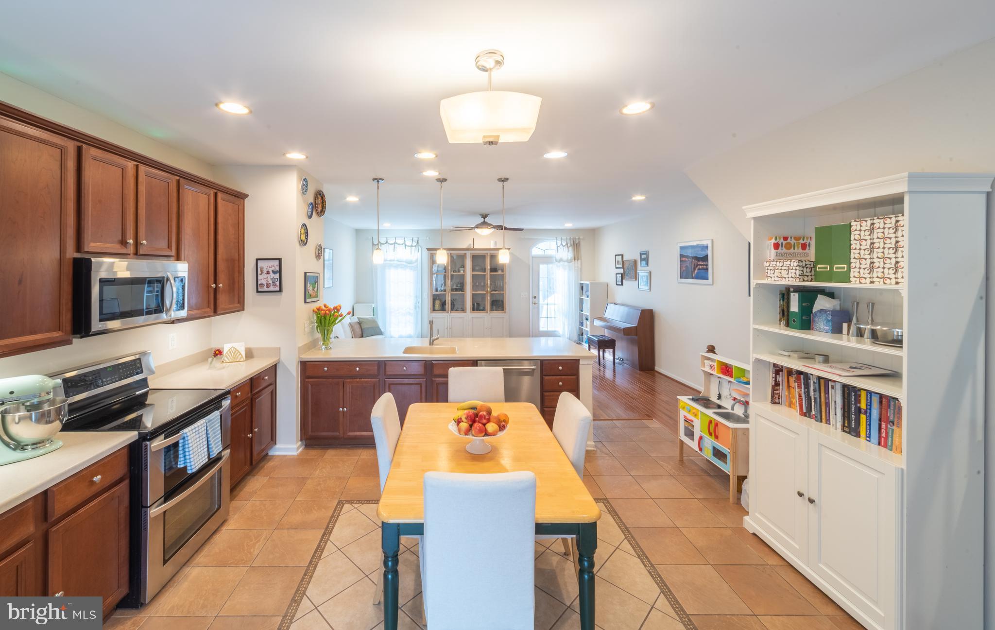 6931 ROLLING CREEK WAY