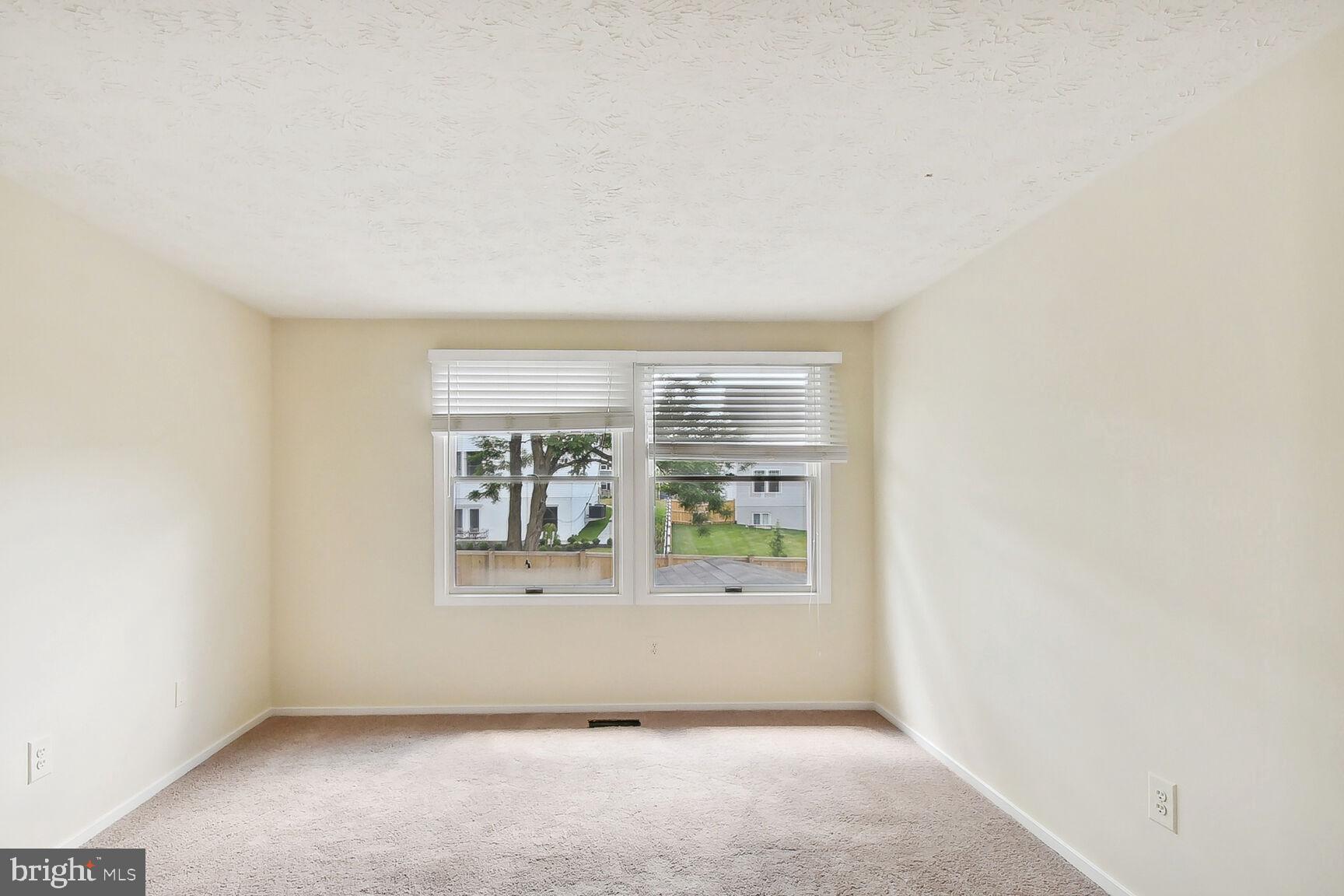 1402 KINGSTREAM DR