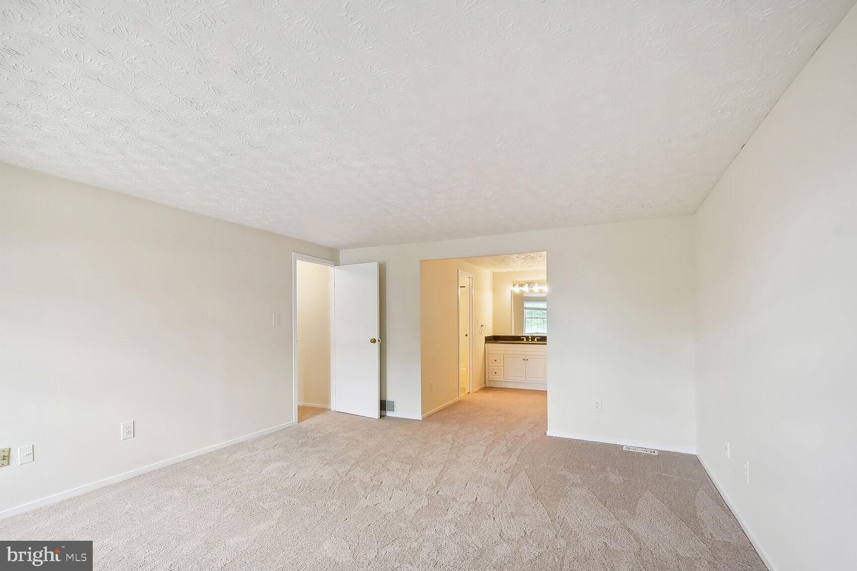 1402 KINGSTREAM DR