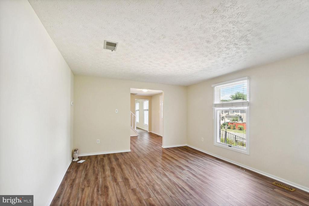 1402 KINGSTREAM DR
