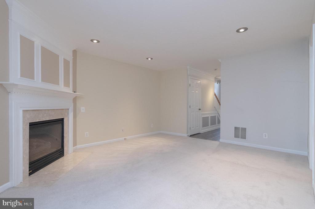 6313 BURGUNDY LEAF LN