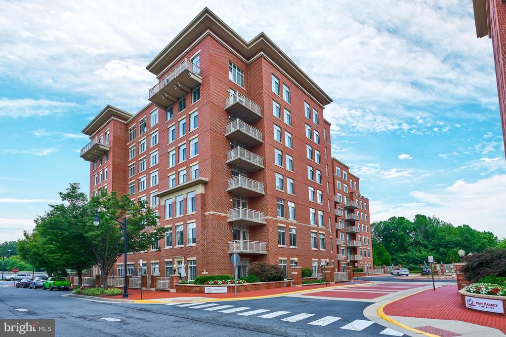 4490 MARKET COMMONS DR #501
