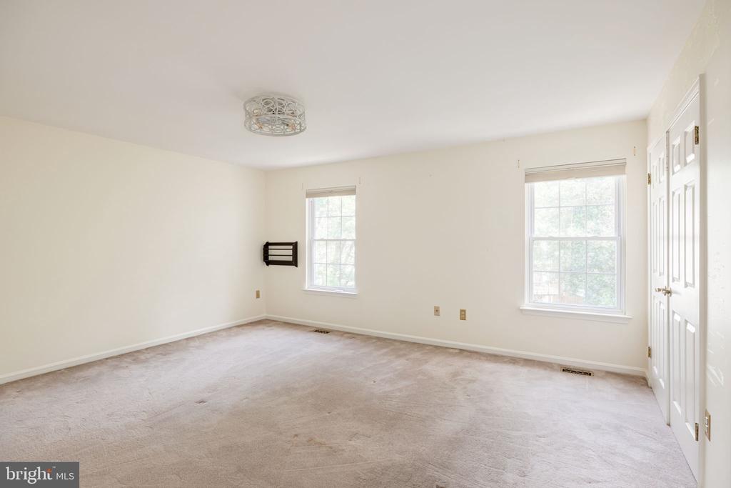 6152 CASTLETOWN WAY