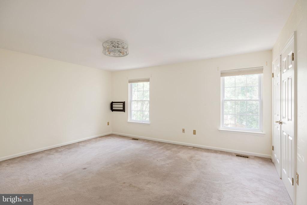 6152 CASTLETOWN WAY