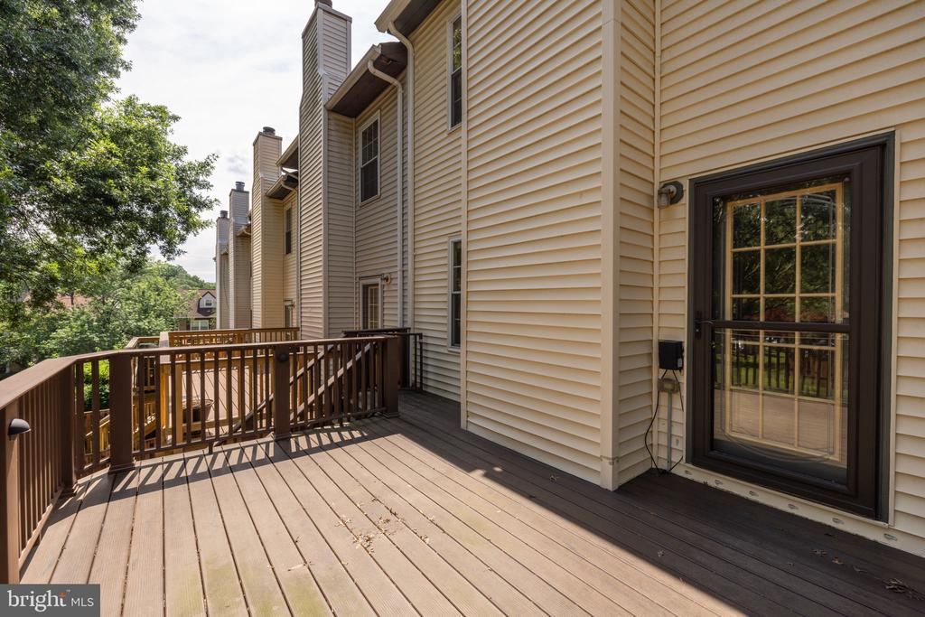 6152 CASTLETOWN WAY
