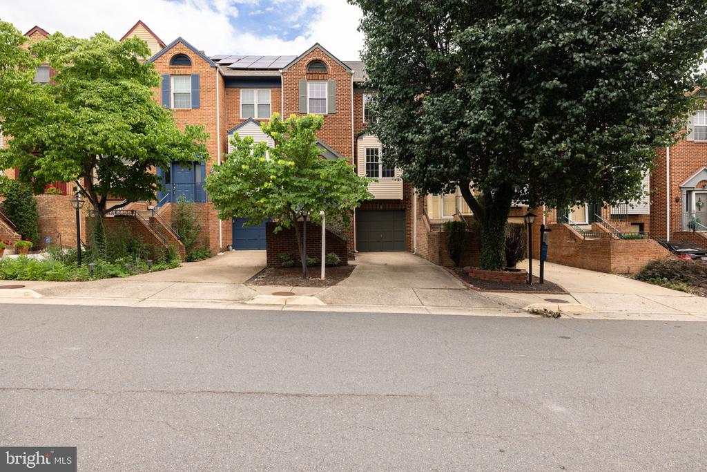 6152 CASTLETOWN WAY