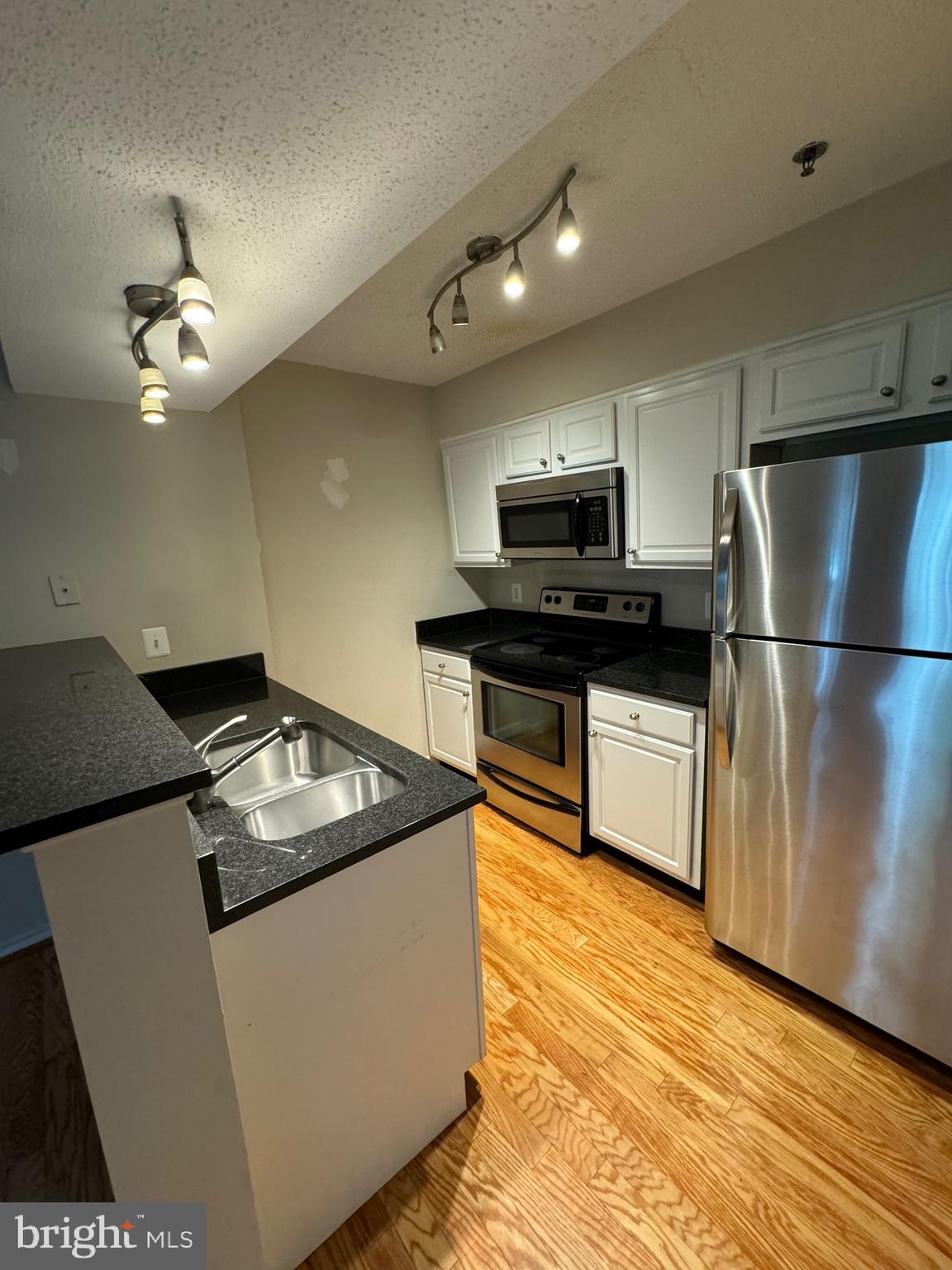 1524 LINCOLN WAY 404