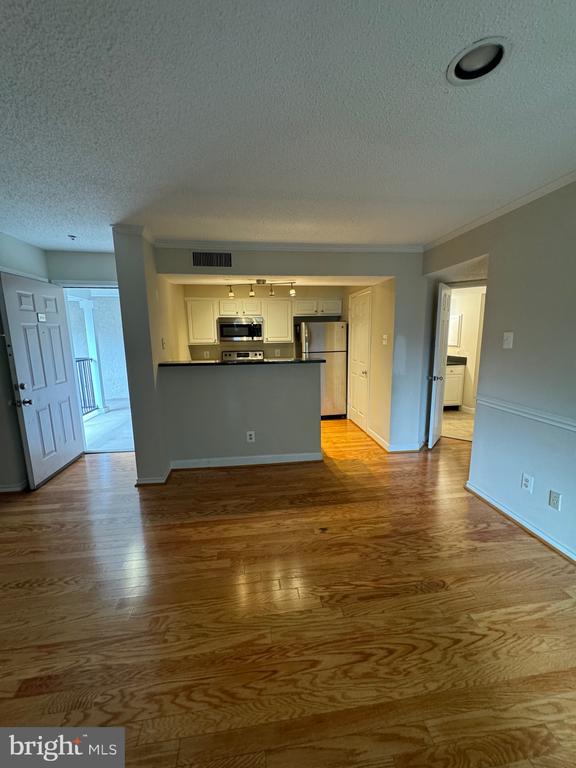 1524 LINCOLN WAY 404