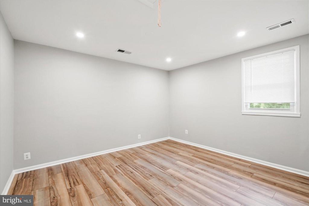 3908 ELMWOOD DRIVE