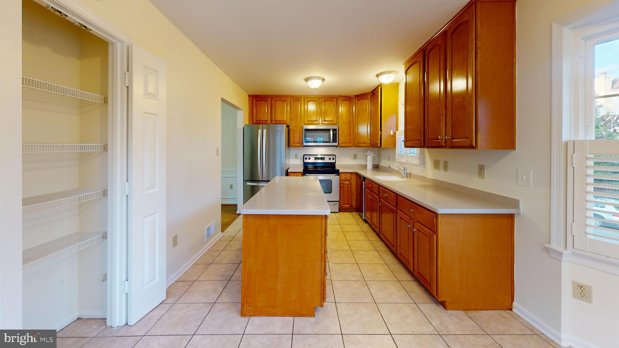 2006 GALLOWS TREE LN