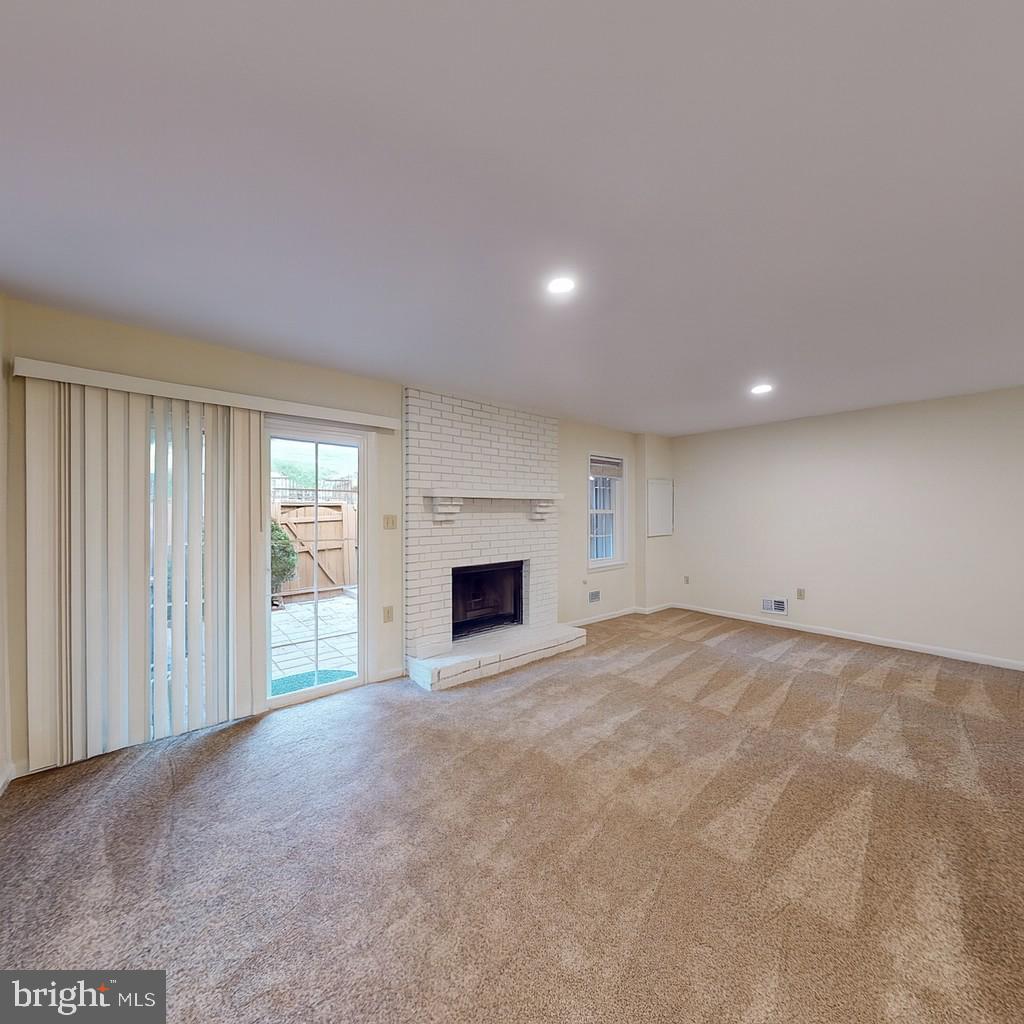 2006 GALLOWS TREE LN