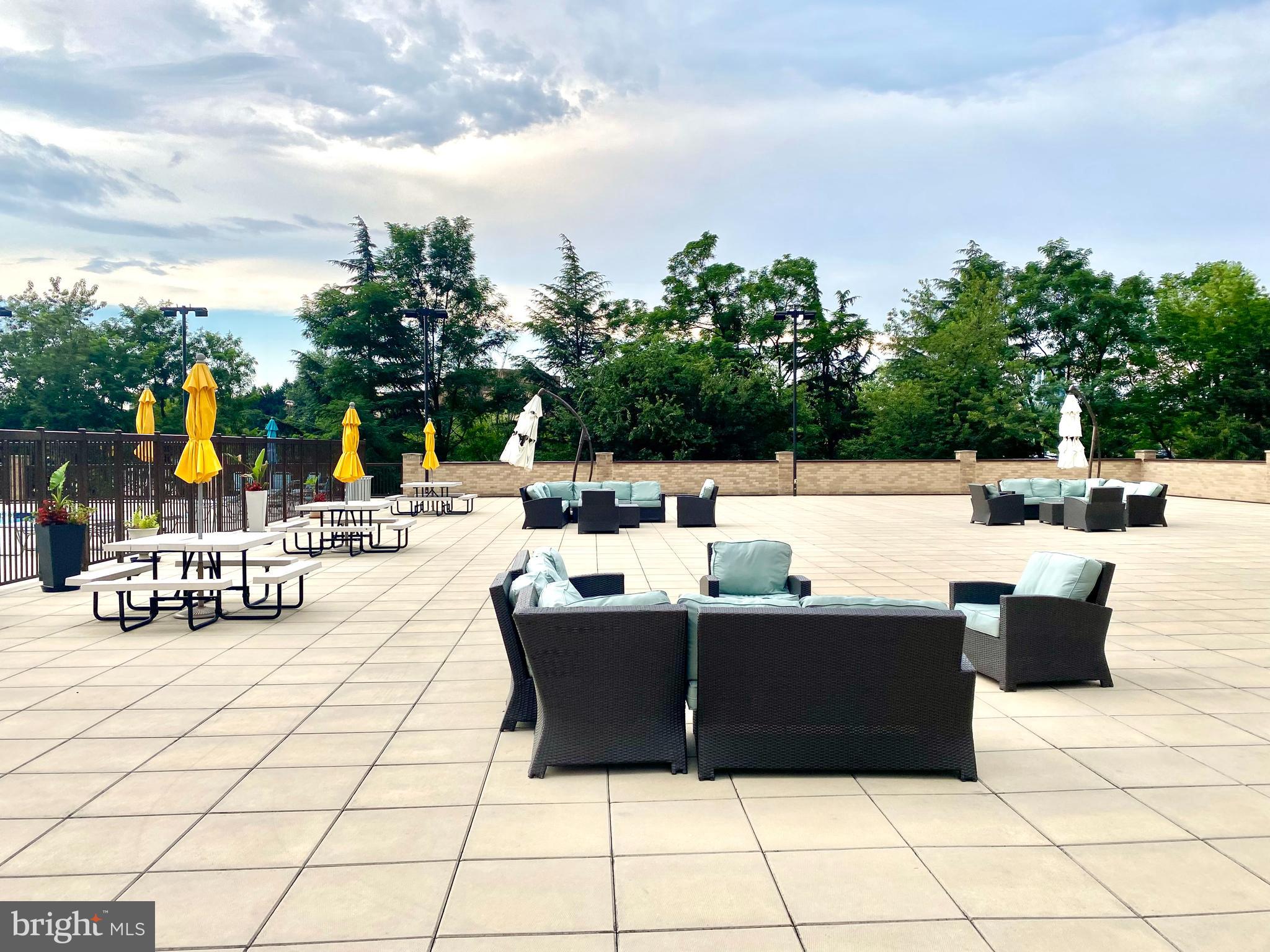 3713 S GEORGE MASON DRIVE 407W