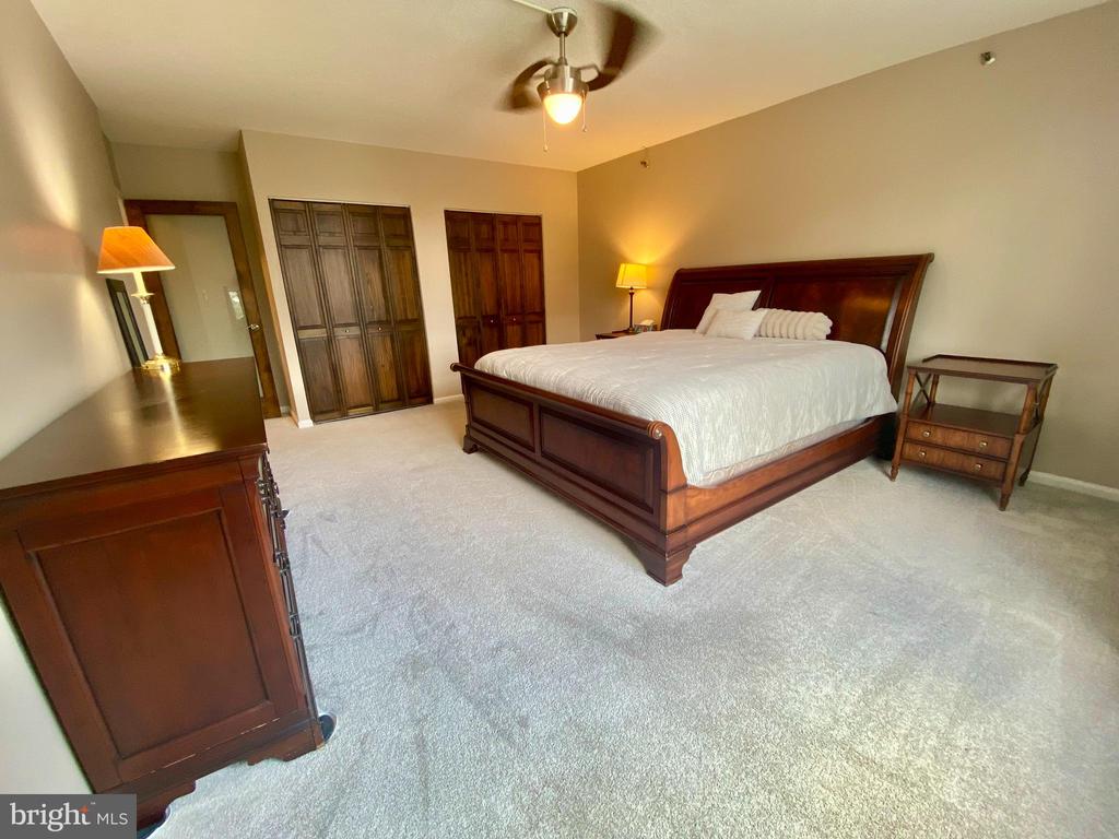 3713 S GEORGE MASON DRIVE 407W