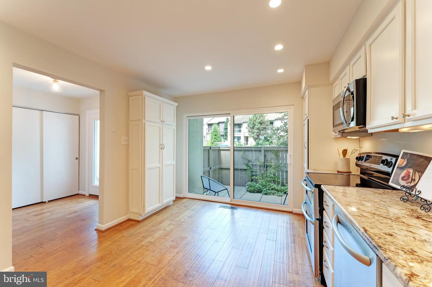 11637 Newbridge Ct