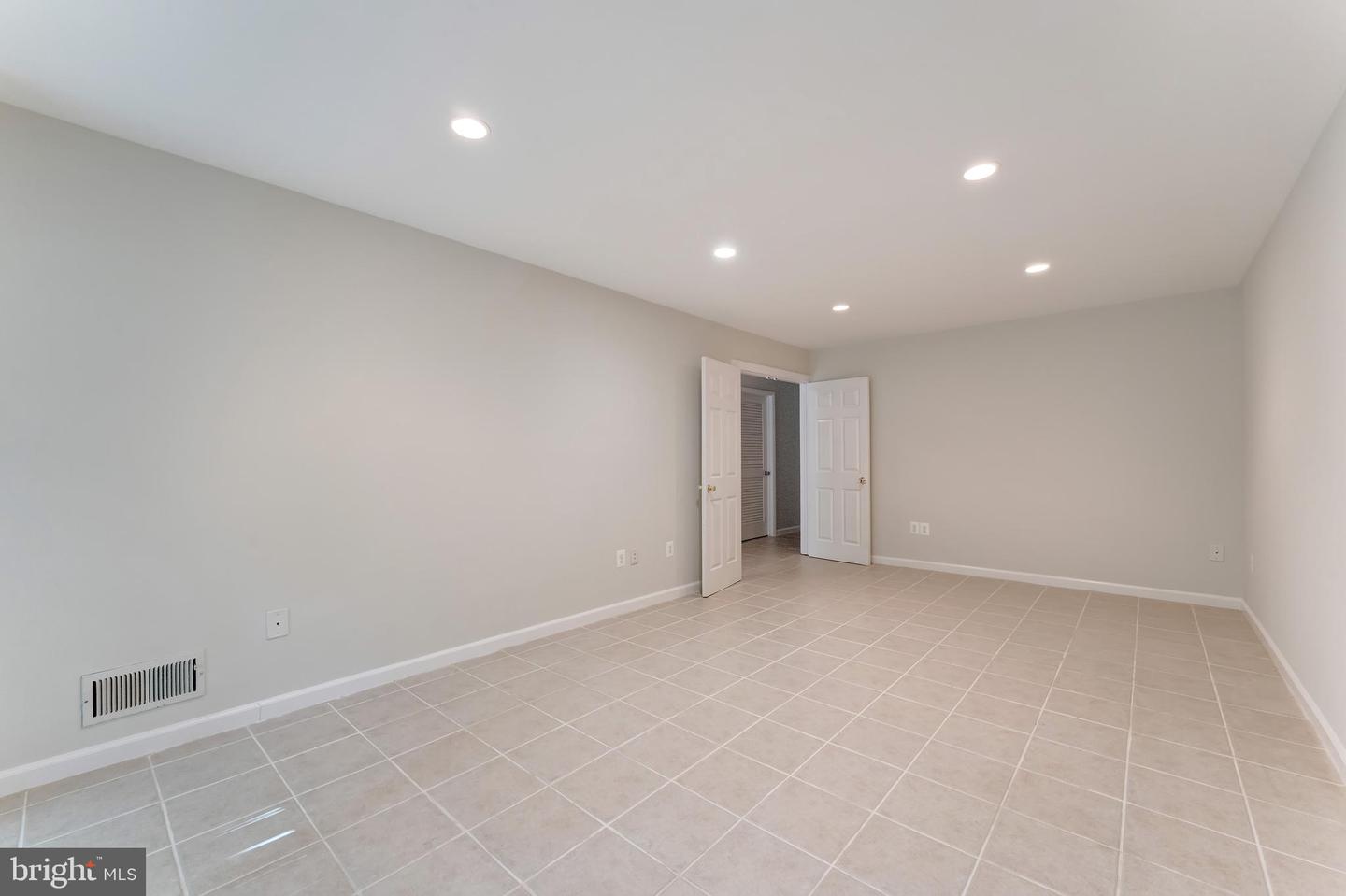 11637 Newbridge Ct