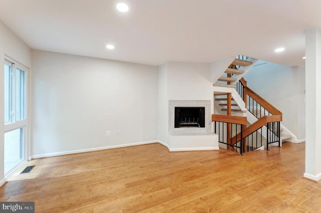 11637 Newbridge Ct