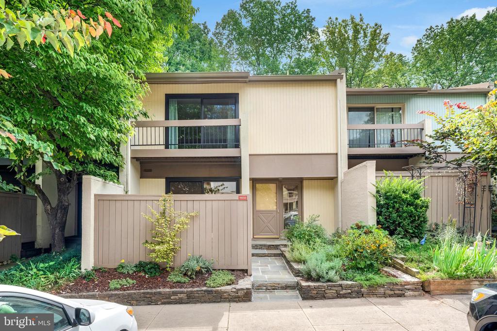 11637 Newbridge Ct