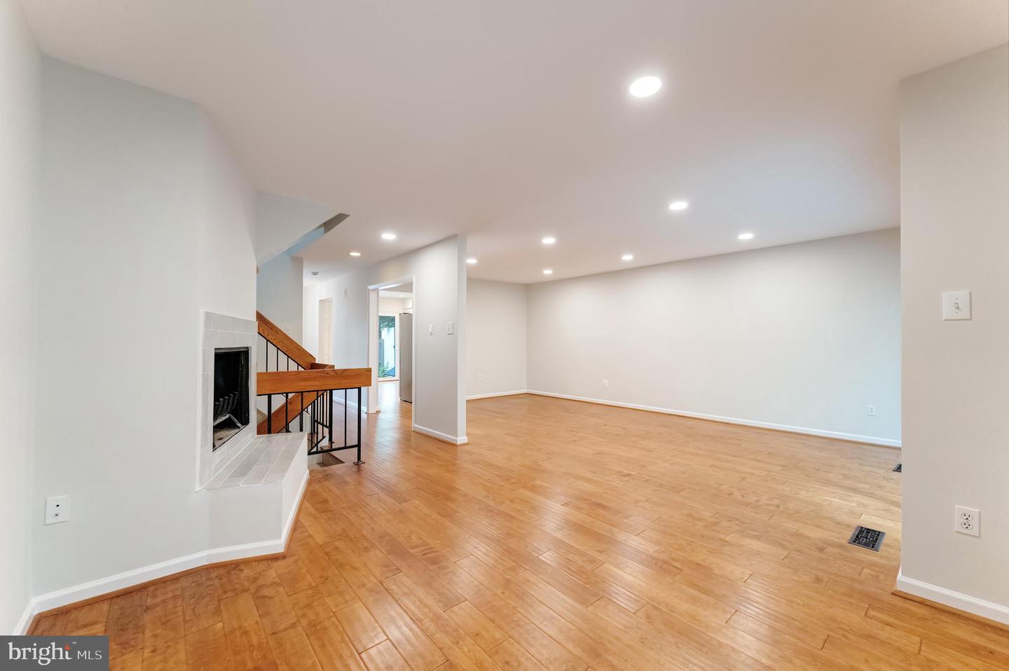 11637 Newbridge Ct